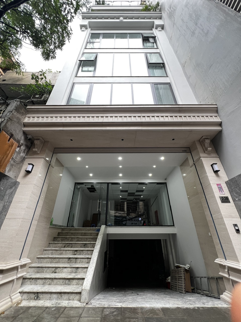 Cho thuê mặt bằng tầng 1, 2, 3 tại 225 Nguyễn Ngọc Nại - 130m² giá tốt