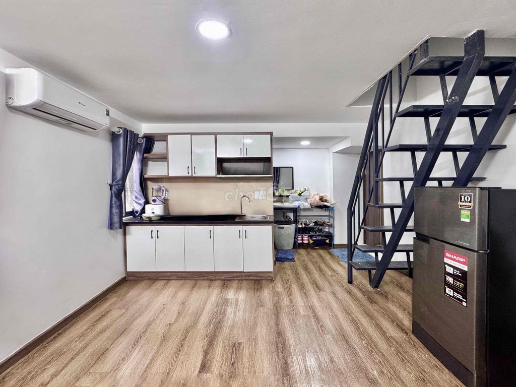 Nhà DUPLEX 2PN - 2WC mới ngay ngã tư Trần Quang Diệu - Lê Văn Sỹ, Q3 giá chỉ 8 triệu!