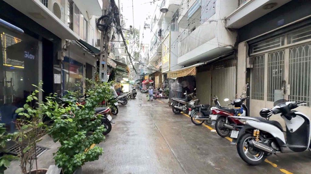 Cho thuê nhà nguyên căn Lê Hồng Phong Q.10, 20m² chỉ 15 triệu - Khu kinh doanh sầm uất!