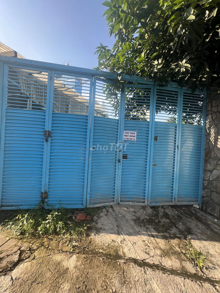 Cho thuê mặt bằng kinh doanh tại Quận Tân Phú 300m² - Giá chỉ 30 triệu