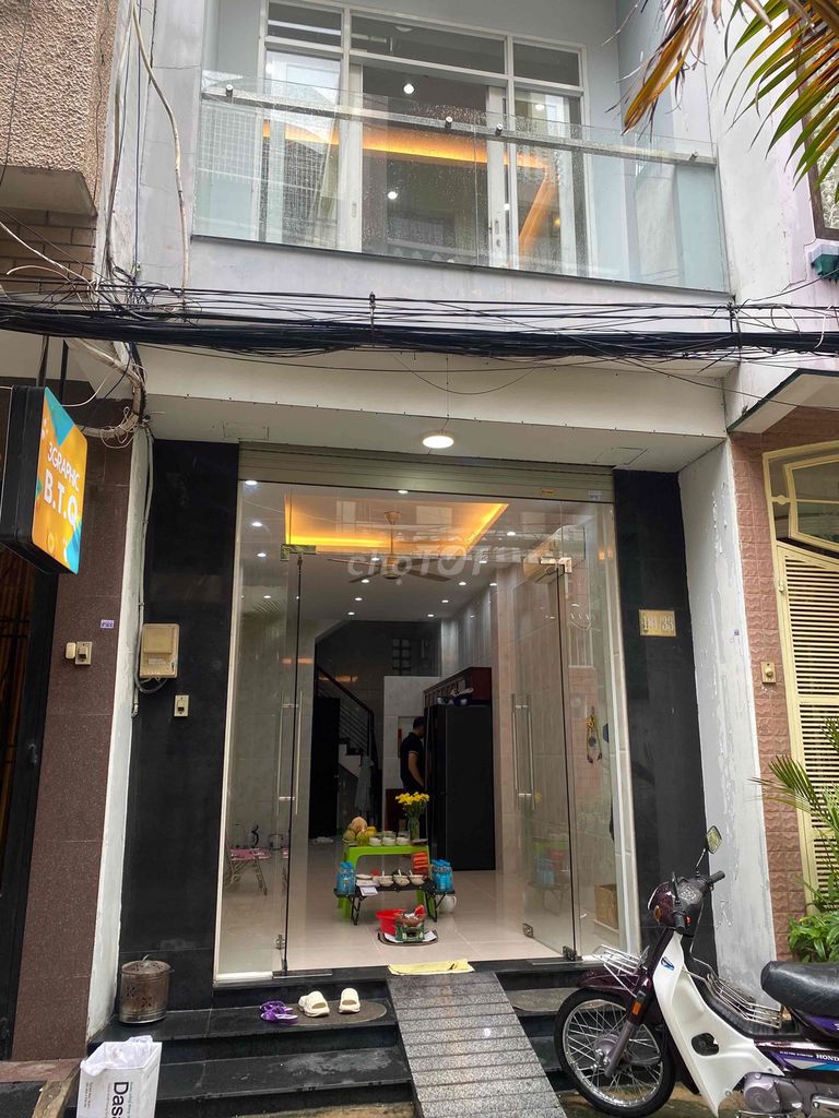 Nhà hẻm xe hơi 40m² tại Quận 10 - Cho thuê nguyên căn giá 20 triệu