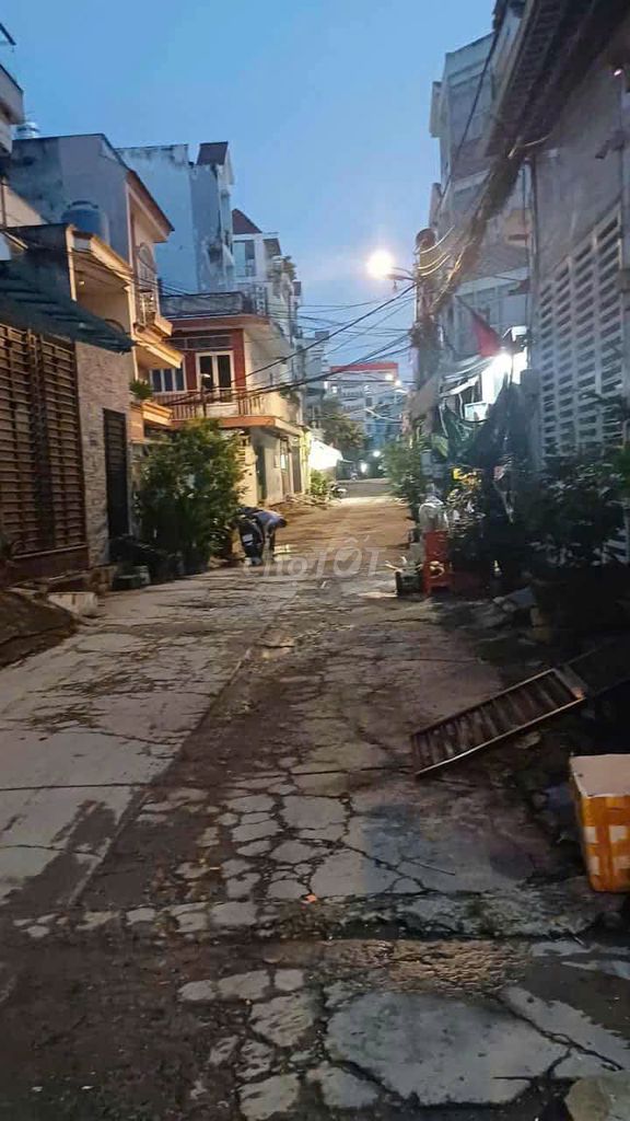 Nhà nguyên căn 2 tầng 1 lửng, Bình Tân 73.8m² giá 14 triệu - Gần Aeon Mall!