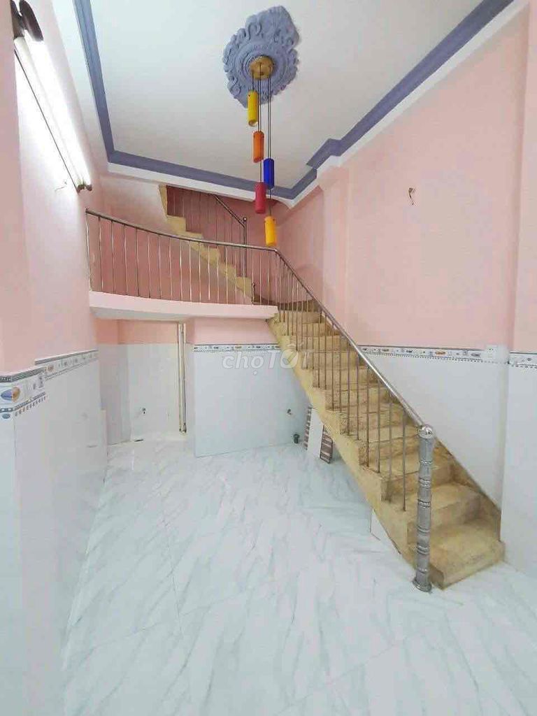 Phòng trọ 24m² đường Nhật Tảo, Quận 10 - Giá chỉ 2 triệu, bao hết chi phí!