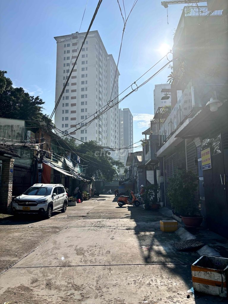 Nhà nguyên căn 2 lầu hẻm xe tải 8m tại Bình Tân 100m² giá 17 triệu - Phù hợp cho văn phòng!