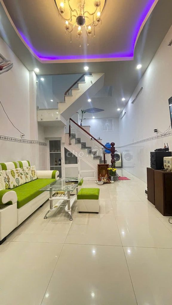 Nhà phố 1 trệt 1 lầu gần chợ Hưng Long, 35m² giá 980 triệu - Sổ hồng chính chủ!