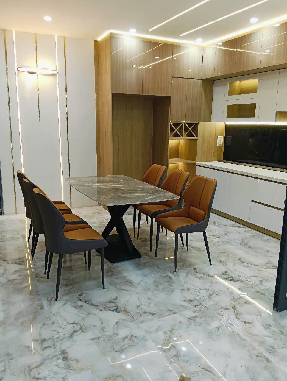 Nhà phố Hòa Xuân, Cẩm Lệ, Đà Nẵng 117.5m² giá 5.888 tỷ - Không gian sống đẳng cấp ngay trung tâm!