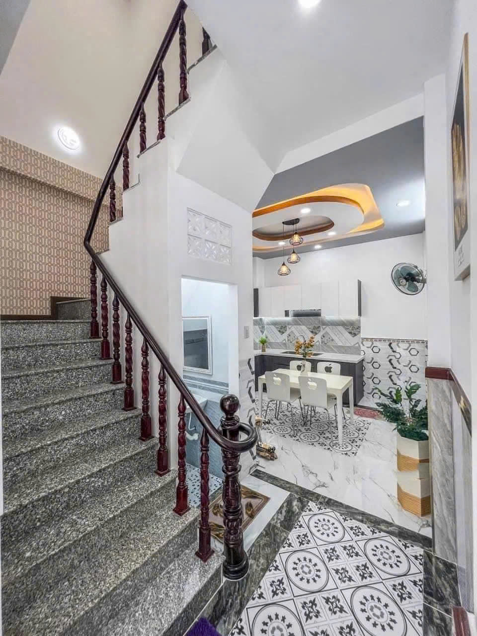 Nhà 2 lầu Phường Tương Bình Hiệp 200m² giá 2.4 tỷ - Chính chủ bán gấp!