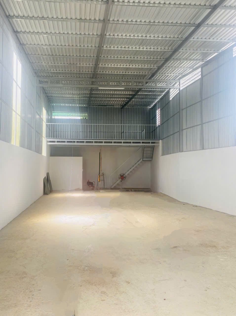 Cho thuê kho 210m² có gác lửng tại Cái Răng, Cần Thơ - Giá chỉ 12 triệu/tháng!