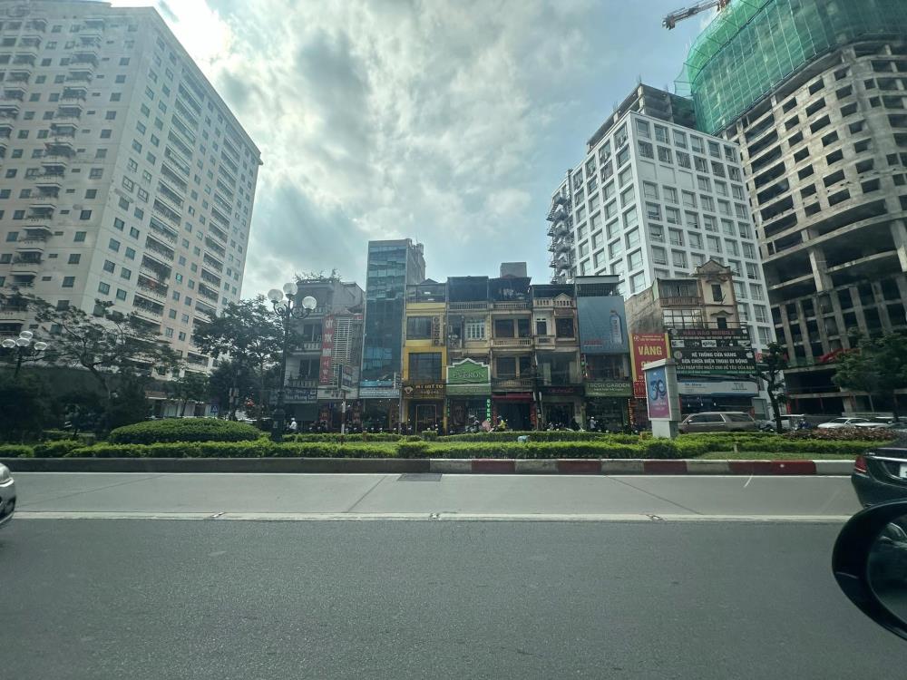 Bán nhà mặt phố Lê Văn Lương 50m² giá 29,5 tỷ - Kinh doanh sầm uất, vị trí đắc địa!