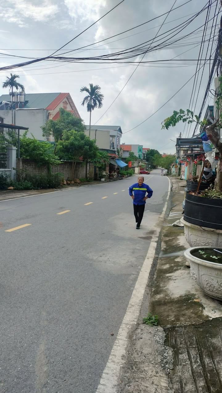 Đất mặt đường Nguyễn Trãi, Uông Bí 114m² giá 2.6 tỷ - Kinh doanh thuận lợi!