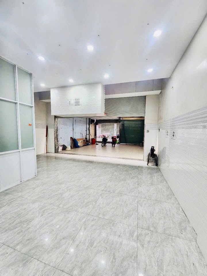 Nhà cho thuê Tân Phú 140m² giá 45 triệu - Thang máy tiện lợi