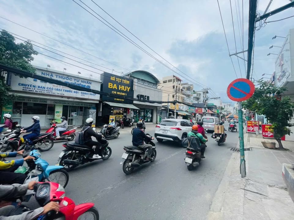 Nhà Mặt Tiền Âu Cơ, Tân Bình 154m² giá 30 triệu - Vị trí kinh doanh đắc địa!