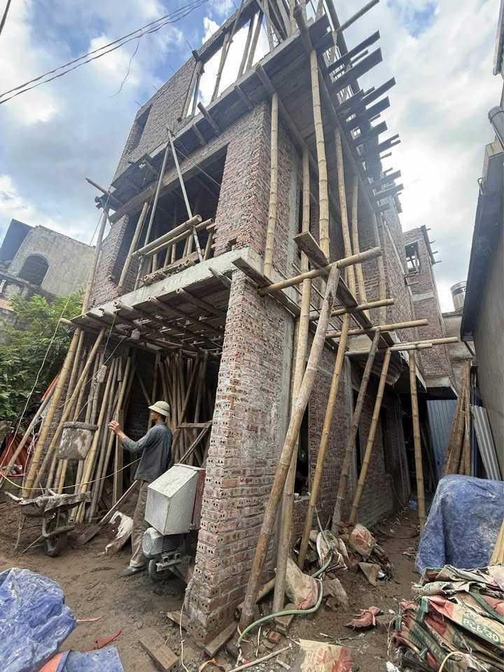 Nhà 4 tầng mới xây tại Ngõ Trần Huy Liệu, Nam Định - Giá chỉ 3.3 tỷ!