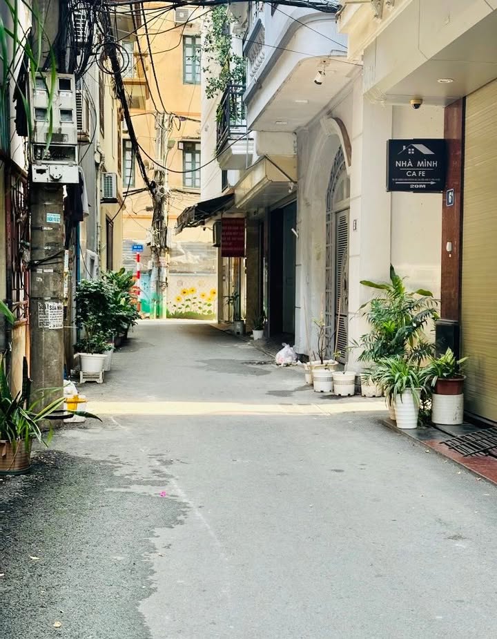 Nhà riêng Nguyễn Khánh Toàn - Cầu Giấy 41m² giá 11 tỷ - Thiết kế 5 tầng rộng rãi!