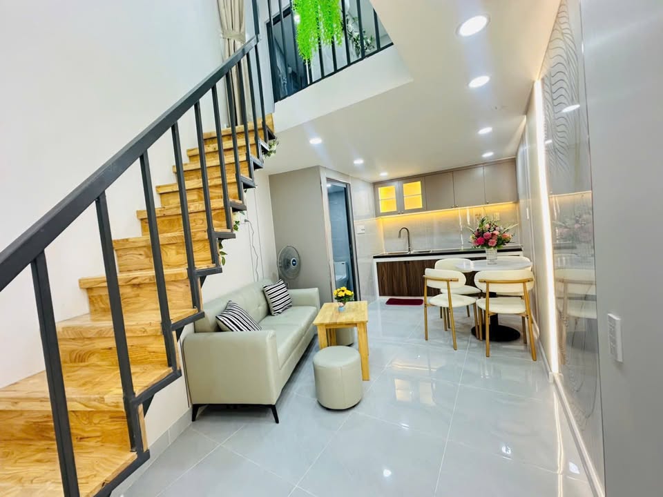 Nhà Phạm Văn Bạch, P.15, Tân Bình 16m² giá 2.18 tỷ - Tặng nội thất đầy đủ!