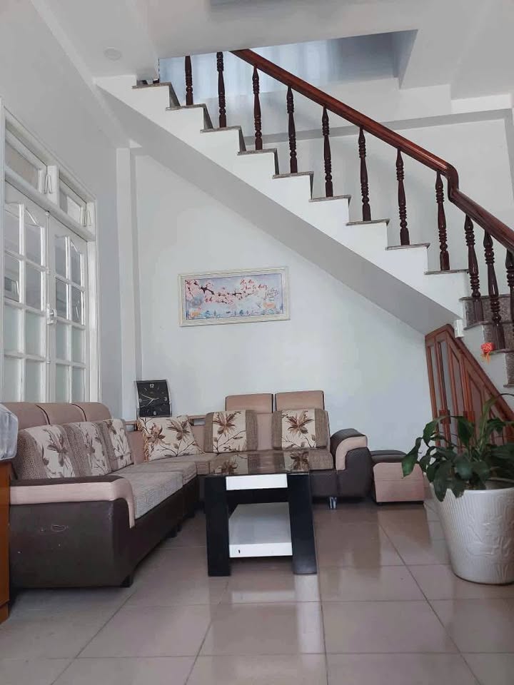 Nhà nguyên căn cho thuê Nguyễn Văn Cừ, Đà Lạt 50m² - Full nội thất, chỉ việc vào ở!