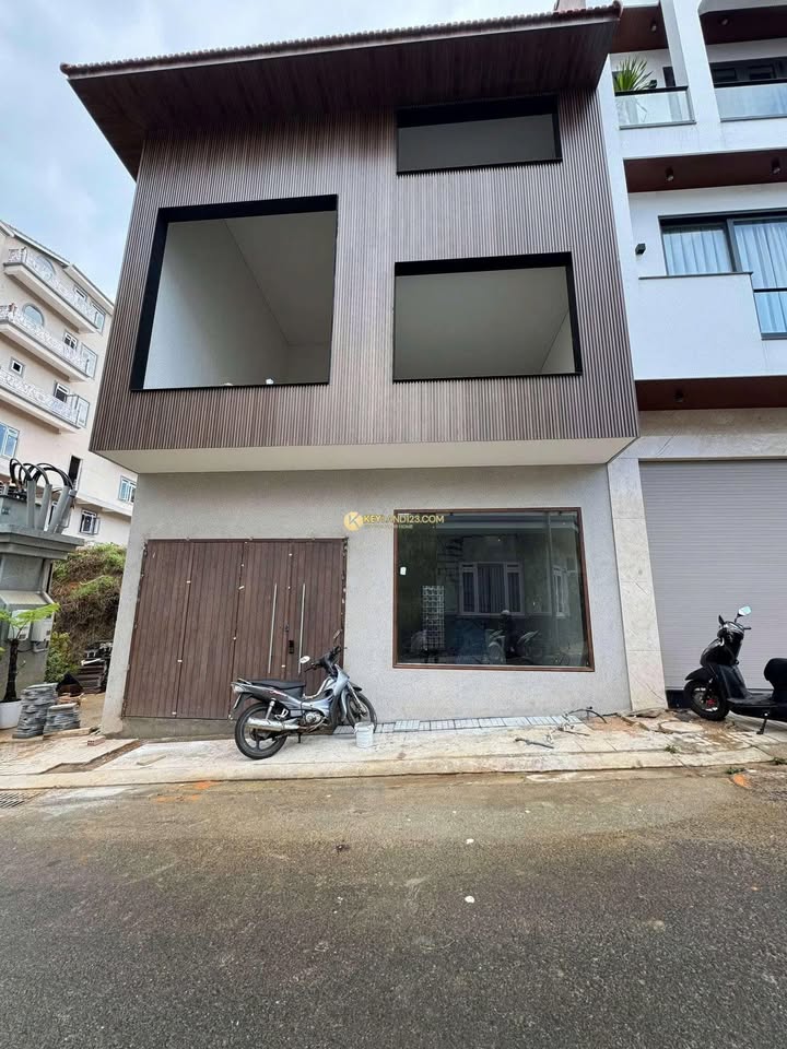 Nhà Mặt Tiền KQH Đường An Sơn, Đà Lạt 59m² giá 7.6 tỷ - Nhà mới, 3 phòng ngủ!