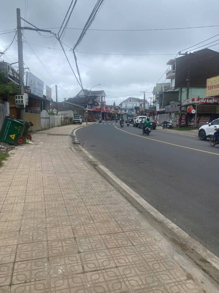 Nhà mặt tiền đường Nguyễn Công Trứ, Đà Lạt 85m² chỉ 16 tỷ - Kinh doanh sầm uất!