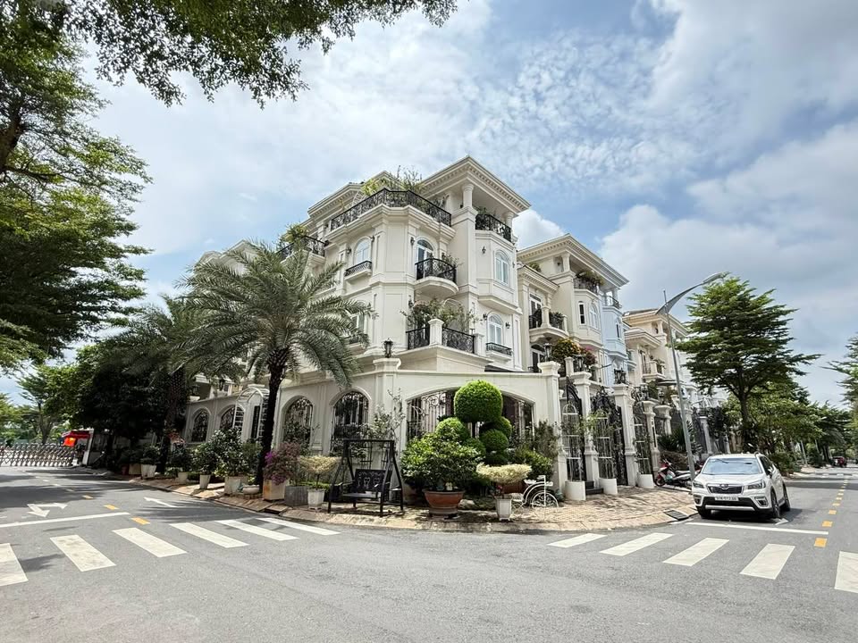 Biệt thự góc 2 mặt tiền Cityland Q.7 231m² giá 60 tỷ - Sổ hồng chính chủ!