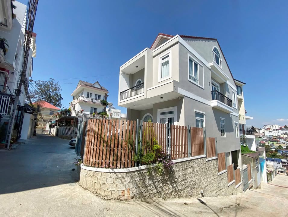 Villa 2 Mặt Tiền Nguyễn Trung Trực Đà Lạt 125.8m² giá 12 tỷ - Đầu tư sinh lời vượt trội!