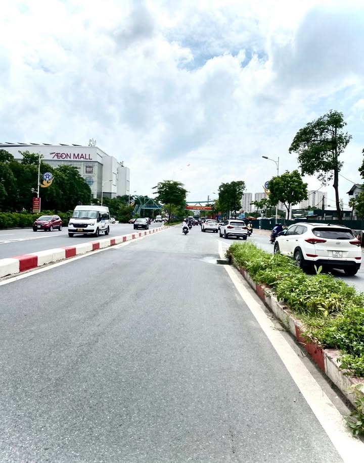 Bán đất phố Trạm Long Biên 50m² - Ô tô vào tận nơi, giá thỏa thuận!