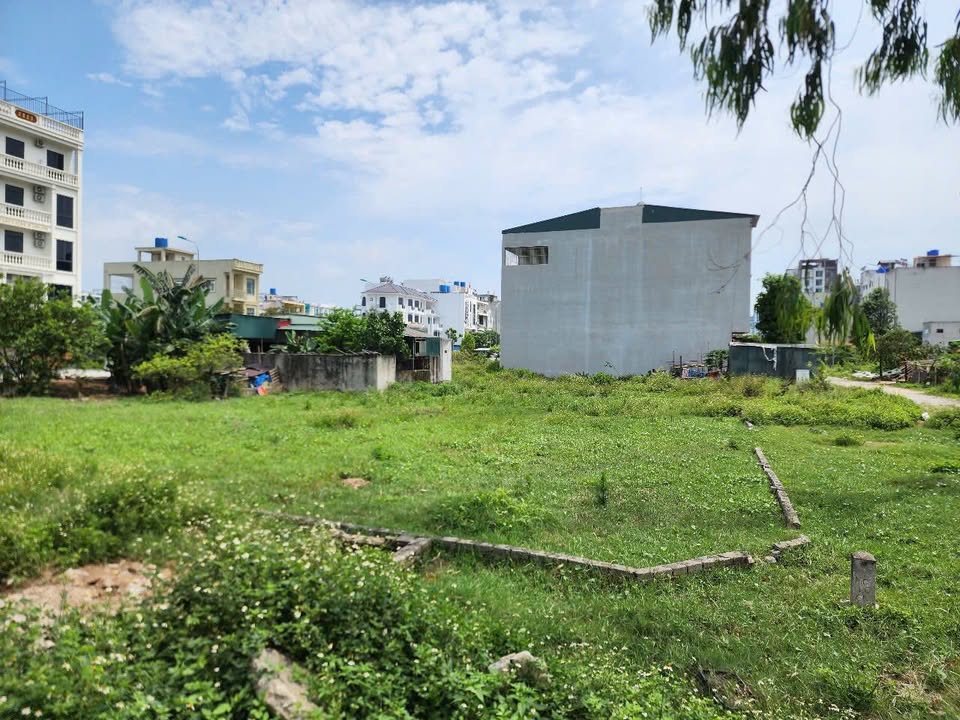 Đất nền tại đường Bùi Thị Xuân, Sầm Sơn - 547m² giá 3 tỷ - Vị trí đắc địa gần biển!