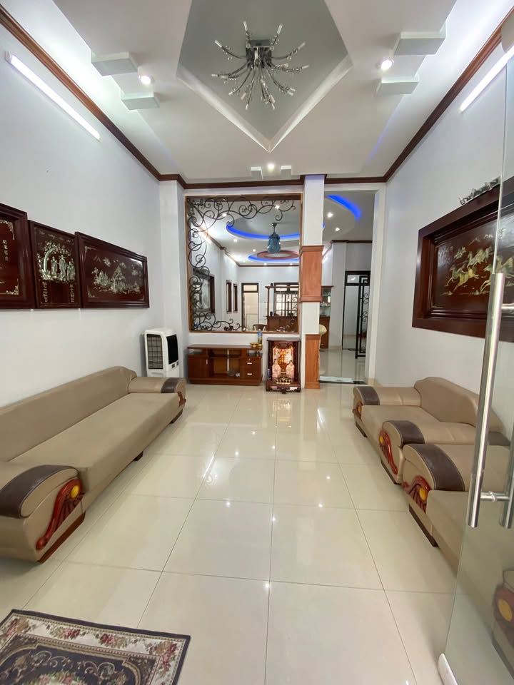 Biệt thự cho thuê mặt tiền đường Bùi Hữu Nghĩa, 200m² giá 11 triệu - Nội thất đầy đủ, chỉ việc vào ở!