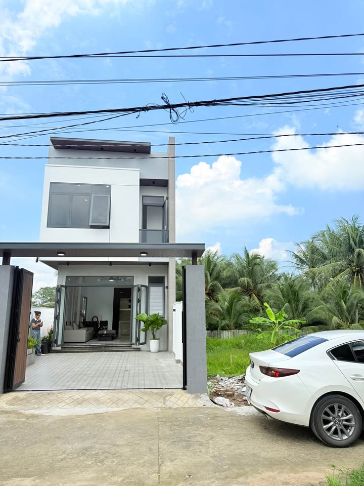 Nhà phố 1 trệt 1 lầu mặt tiền Bà Tư Gạo, 92.4m² giá 2.25 tỷ - Phong cách villa hiện đại!