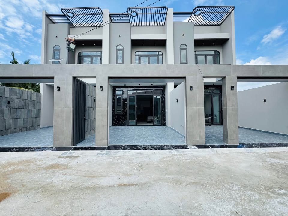 Nhà phố 3 căn liền kề tại Phường Trung An, Mỹ Tho 98m² giá 2.5 tỷ - Sẵn sàng vào ở ngay!