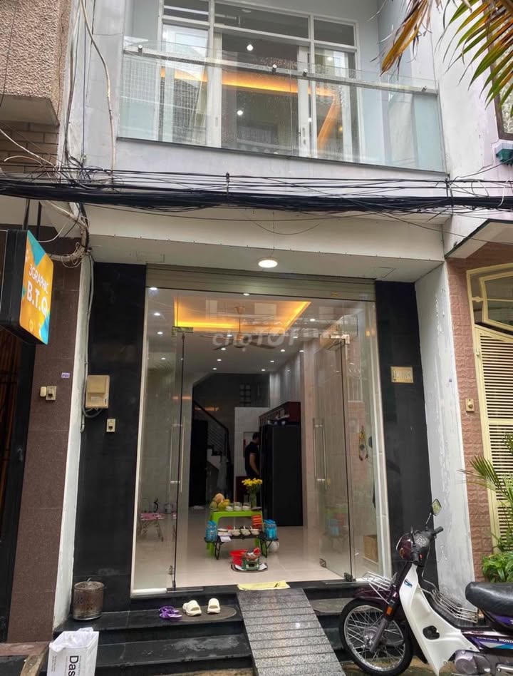 Nhà cho thuê hẻm 3/2, Quận 10, diện tích 42m² - Phù hợp cho gia đình và kinh doanh!