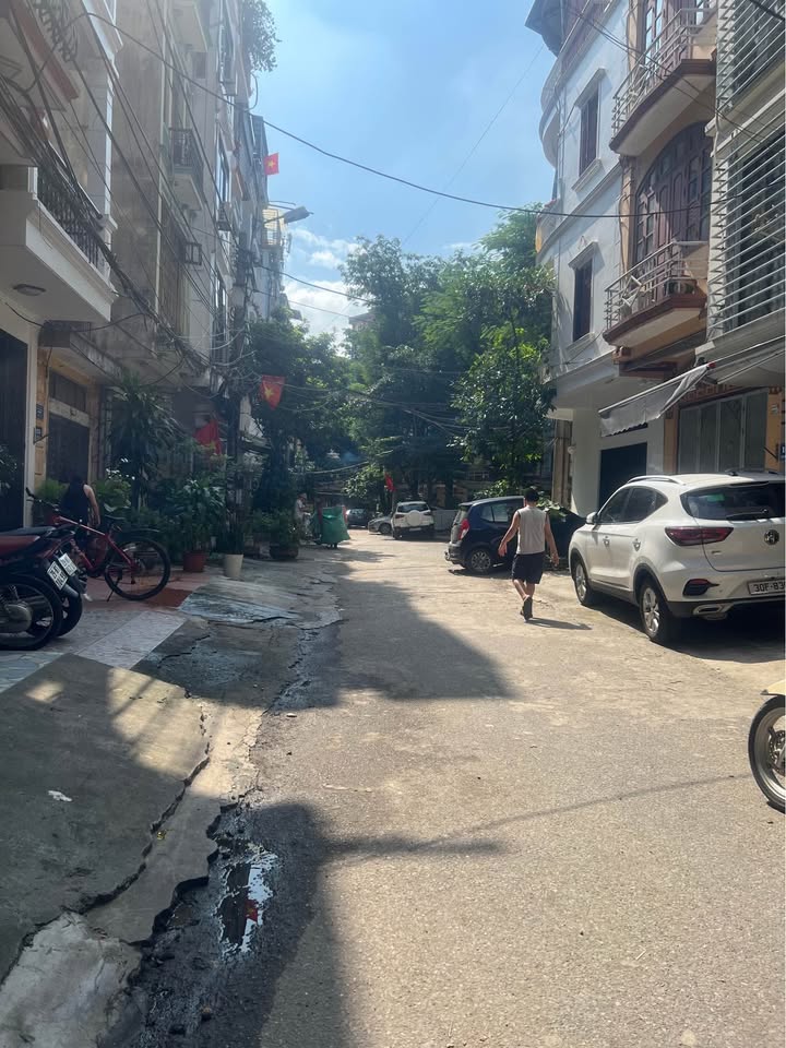 Nhà phân lô Đền Lừ 30m² giá thỏa thuận - Vỉa hè rộng, ô tô đỗ ngày đêm!