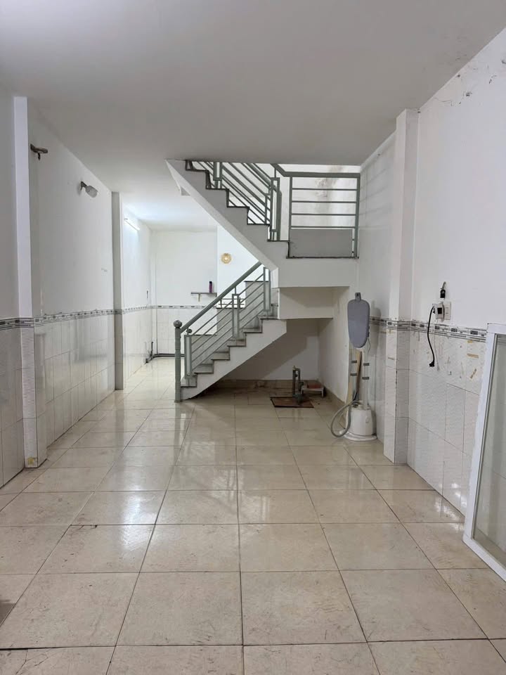 Nhà nguyên căn Nguyễn Tư Giản, 42m² chỉ 7.8 triệu - Thích hợp vừa ở vừa kinh doanh!