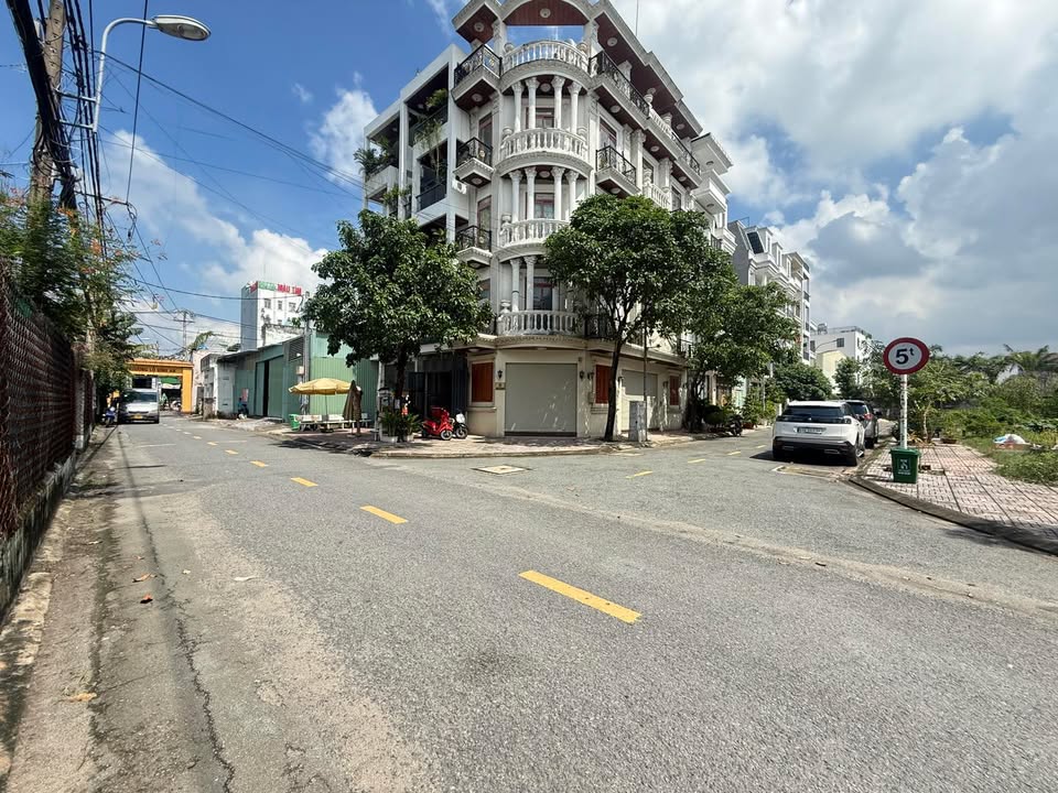 Đất nền đường Hà Huy Giáp, Q12 - 50m² giá 3.65 tỷ - Hướng Đông, tiện ích đầy đủ!