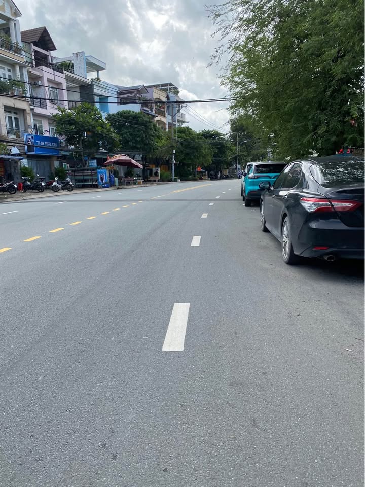 Mặt tiền Hiệp Phú, Thủ Đức 105m² - Vị trí đắc địa, kinh doanh sinh lời!