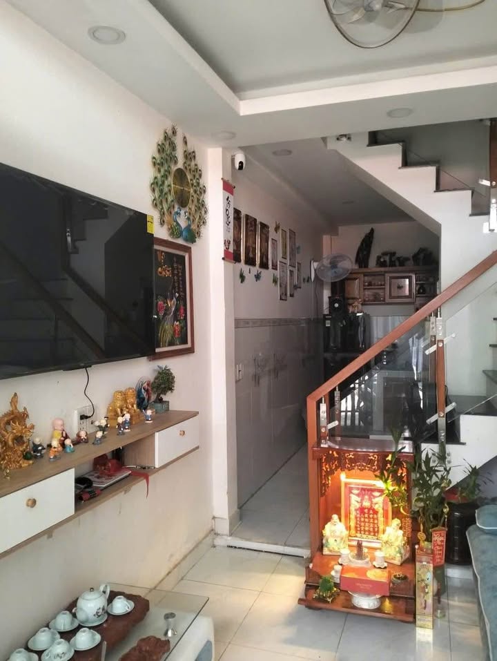 Nhà bán quận Bình Tân 21m² giá 2.85 tỷ - Sổ hồng chính chủ, tiện ích xung quanh hoàn hảo!