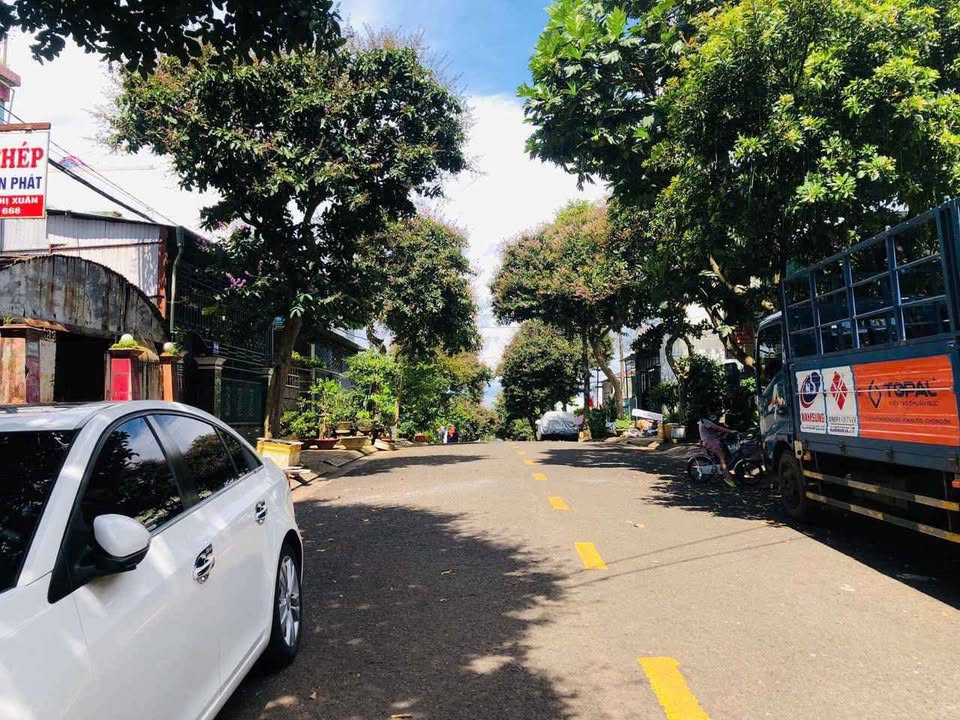 Nhà mặt tiền Bùi Thị Xuân, Pleiku 300m² giá 10.5 tỷ - Khu vực kinh doanh sầm uất!