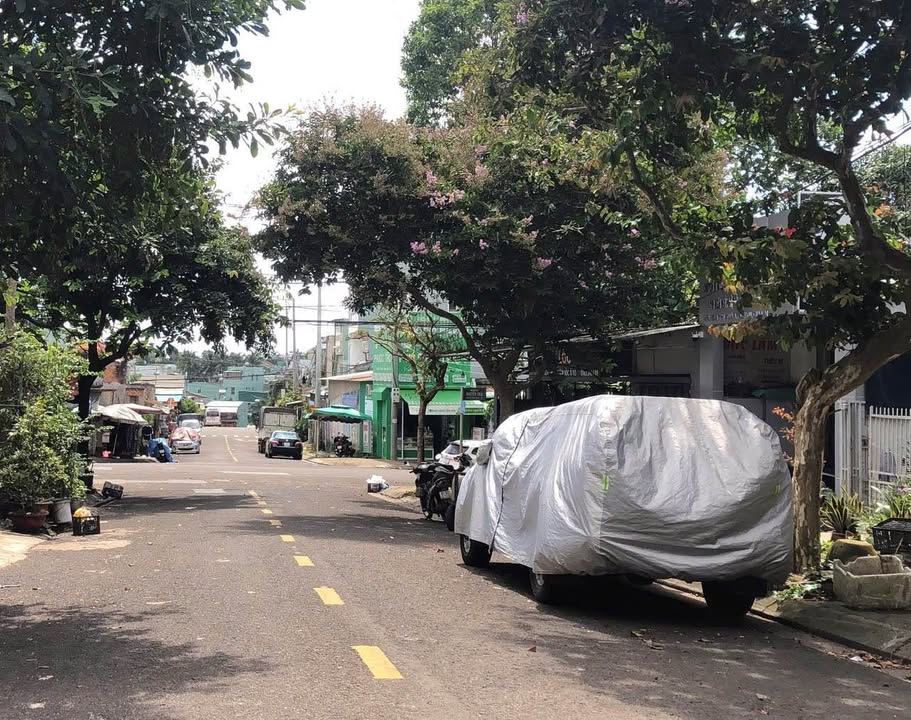 Nhà mặt tiền Bùi Thị Xuân, Pleiku 300m² giá 10 tỷ - Đầu tư sinh lời ngay!