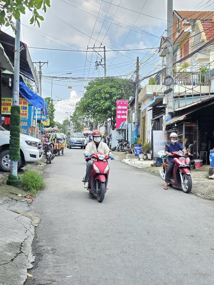 Nhà mặt tiền kinh doanh Tân Đông Hiệp 106.6m² giá 3.75 tỷ - Đầu tư sinh lời cao!