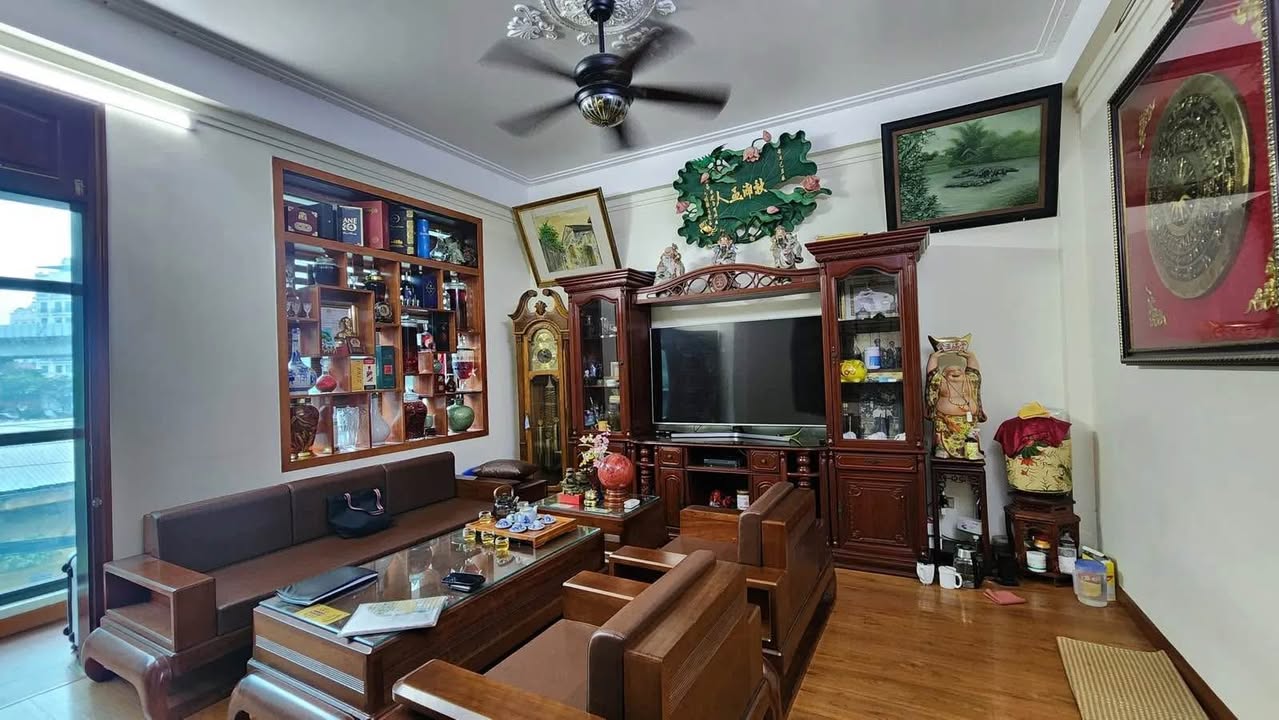 Nhà đẹp Khương Thượng 50m² giá 12.8 tỷ - Sổ đỏ chính chủ, ô tô đỗ cửa!