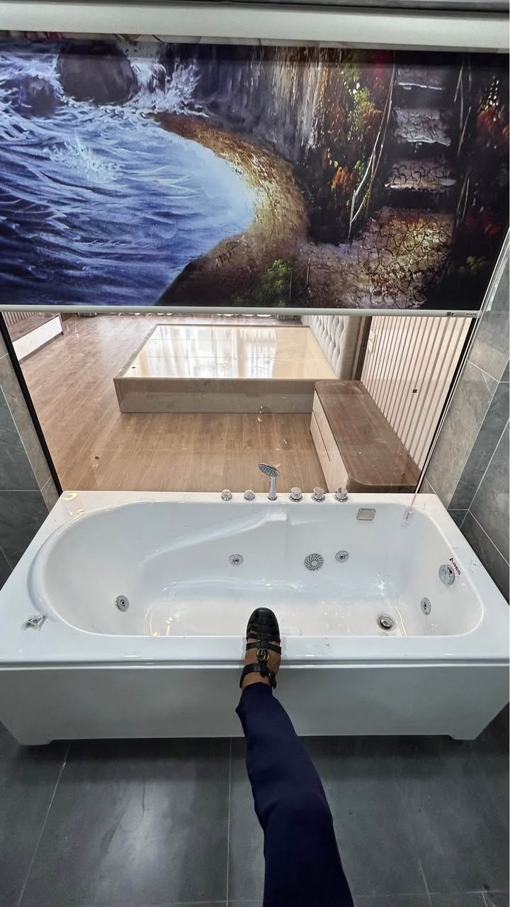 Nhà 8 tầng Thạch Bàn 70m² giá thỏa thuận - Kinh doanh ngay!