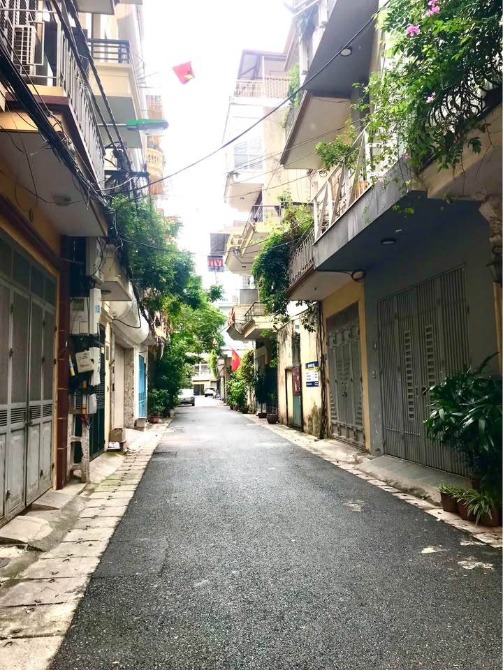 Nhà phố Tân Mai 37m² giá 9 tỷ - Ô tô tải đỗ cửa, sẵn sàng vào ở!