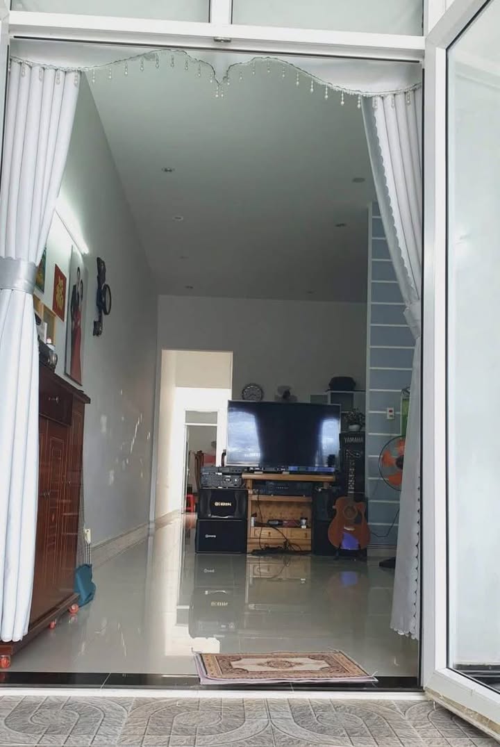 Nhà phố Nguyễn Đức Cảnh, Kon Tum 135m² giá 1.1 tỷ - Chính chủ bán gấp!