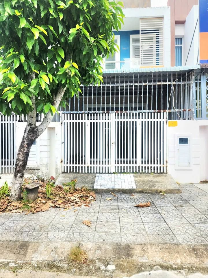 Nhà 2 Tầng Đường Đặng Thị Tám, Rạch Giá 100m² giá 3 tỷ - Khu dân trí cao, gần bệnh viện!