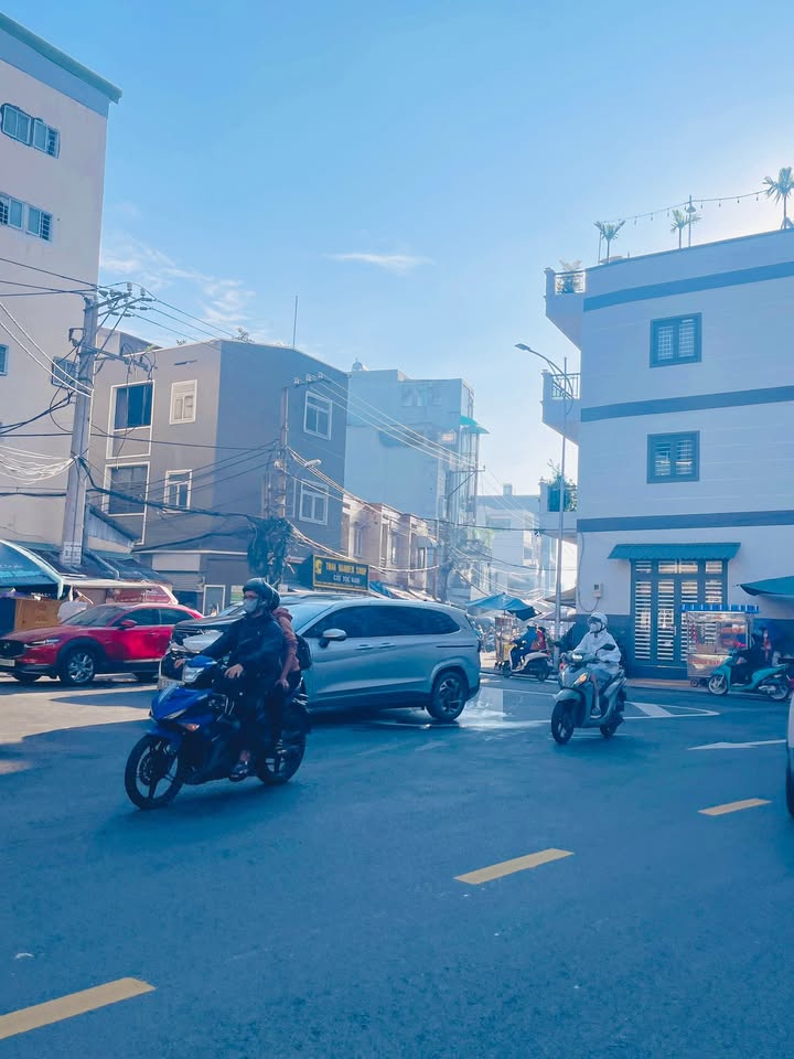 Nhà phố Bình Trị Đông B, Bình Tân 100m² giá 7.5 tỷ - Sổ hồng riêng, khu kinh doanh sầm uất!