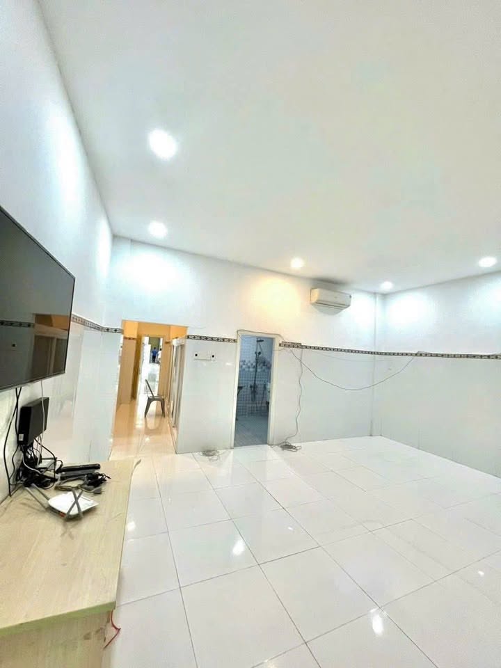 Nhà 1 trệt, 3 lầu mặt tiền Hoàng Hoa Thám, 612m² giá 22 tỷ - Đầu tư sinh lời!