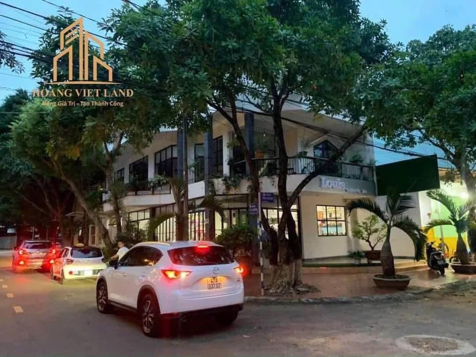 Cho thuê góc đẹp 2 tầng tại trung tâm Buôn Ma Thuột, giá 35 triệu/tháng - Kinh doanh thuận lợi!