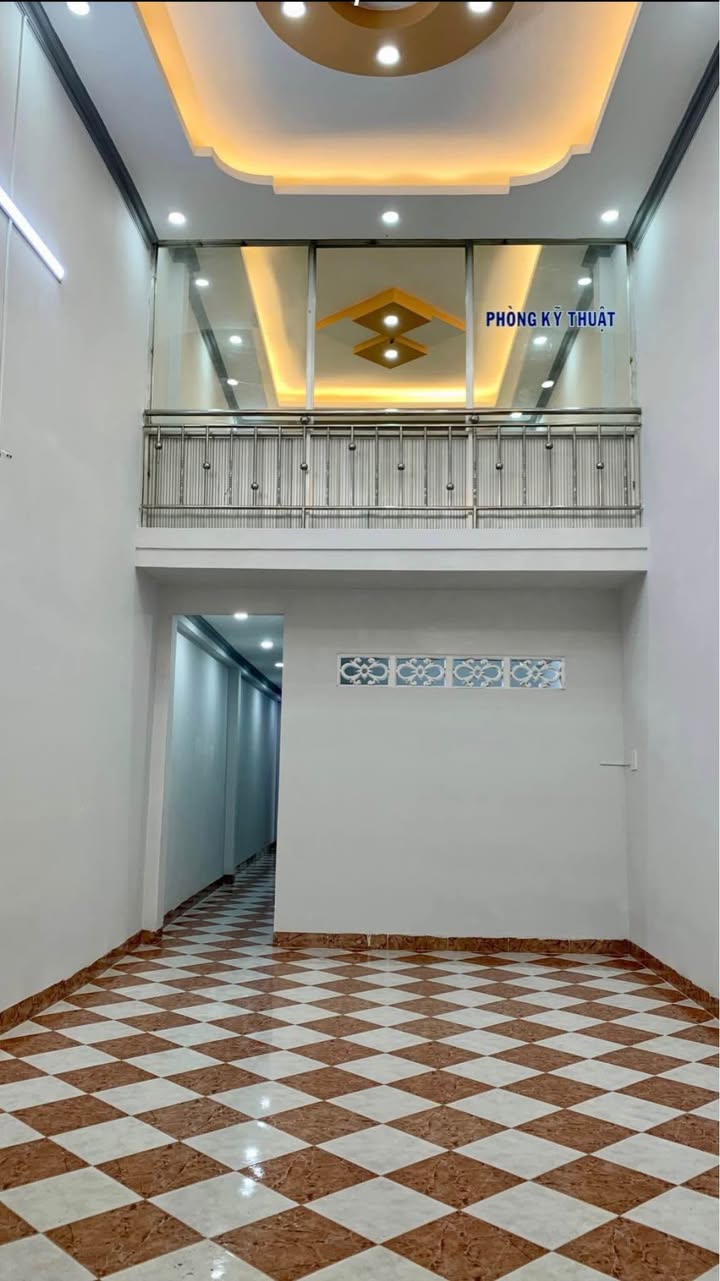 Nhà cho thuê đường Nguyễn Tất Thành Buôn Ma Thuột 4 phòng ngủ giá 5.5 triệu - Không thể bỏ lỡ!