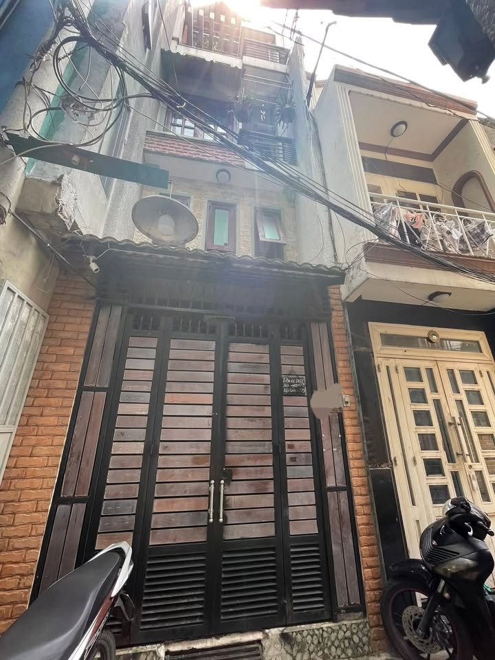 Nhà 5 tầng 5PN đường Nguyễn Trọng Tuyển, Phú Nhuận 30m² giá 6.3 tỷ - Vị trí đắc địa!