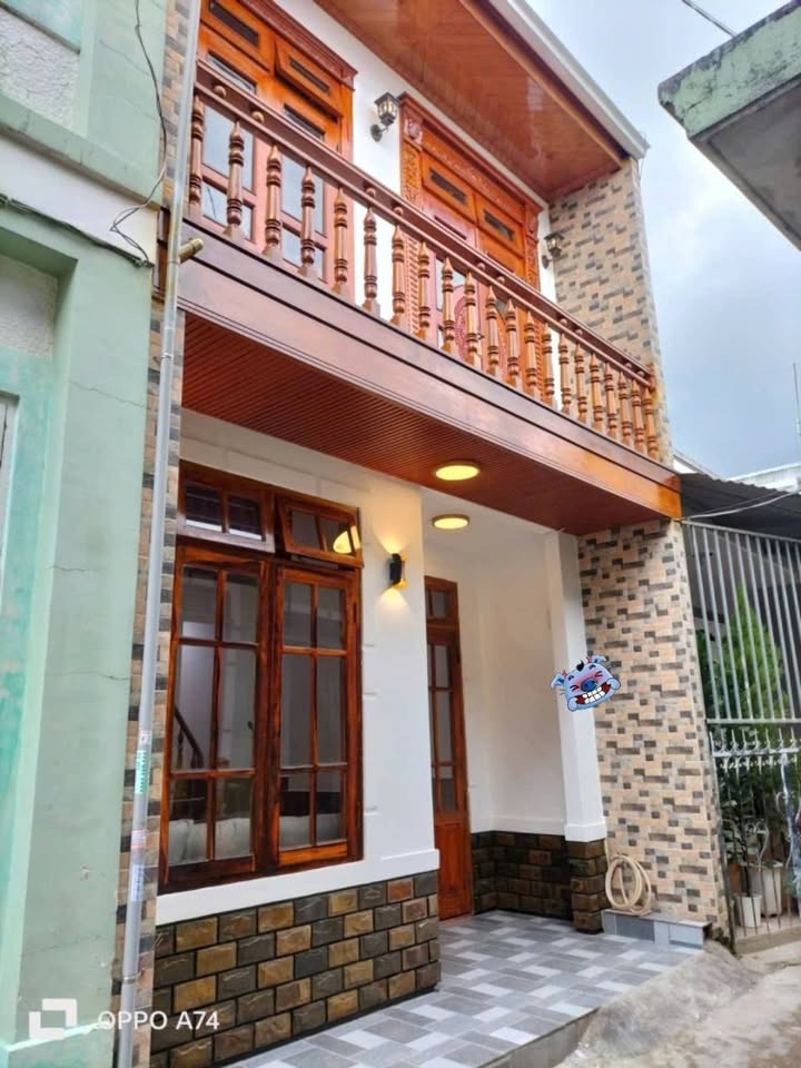 Nhà riêng Trần Anh Tông, Đà Lạt 50m² giá 2.5 tỷ - Kiến trúc kiên cố, nội thất gỗ sang trọng!
