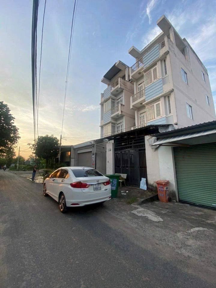 Nhà lầu + Dãy trọ Tân Thạnh Tây, Củ Chi 270m² giá 8.5 tỷ - Cơ hội đầu tư hấp dẫn!